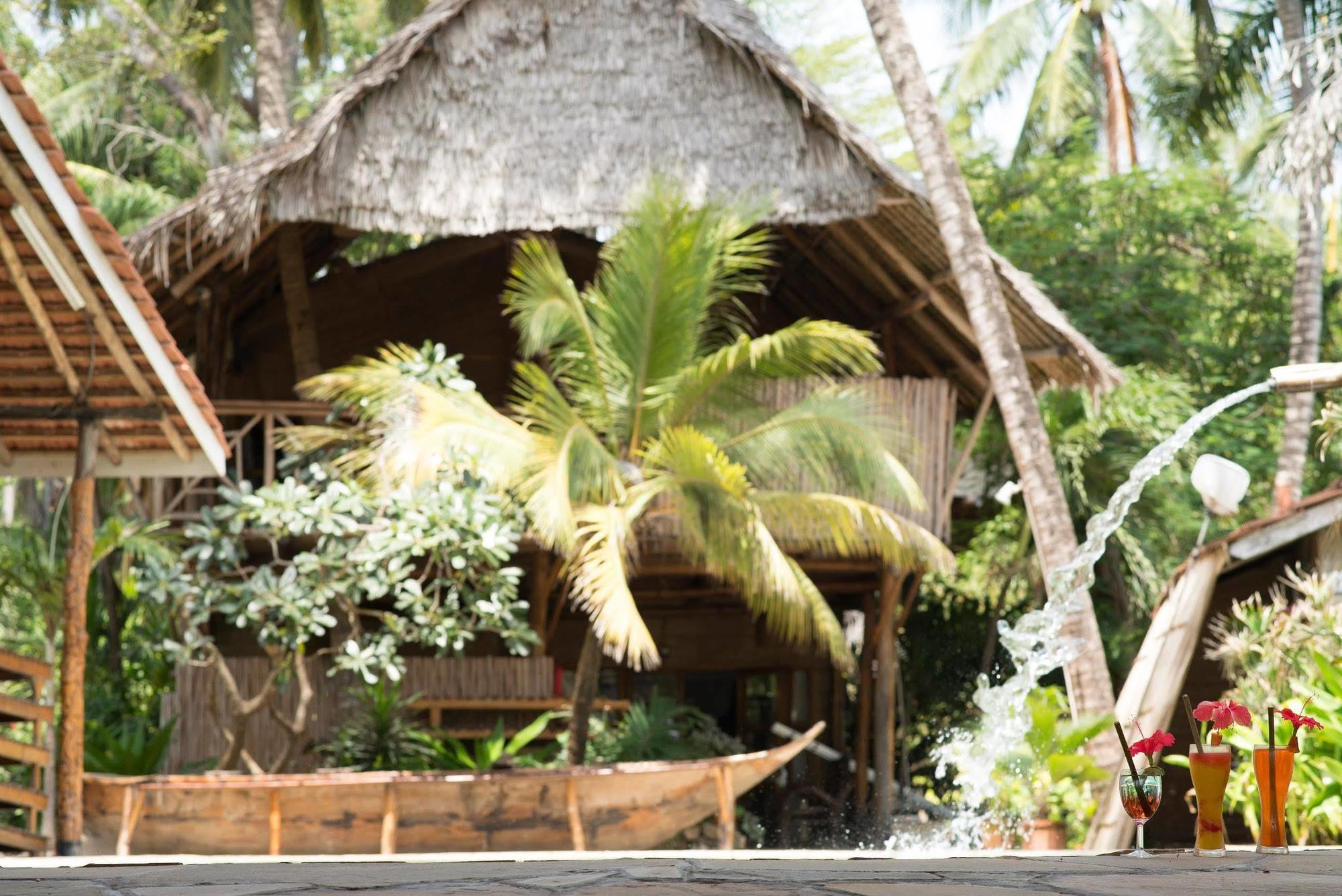 Ziwa Beach Resort Bamburi Eksteriør billede